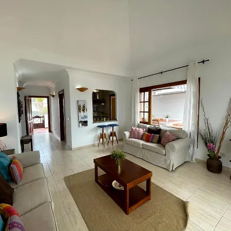 Carlos Park 51 Nyaraló